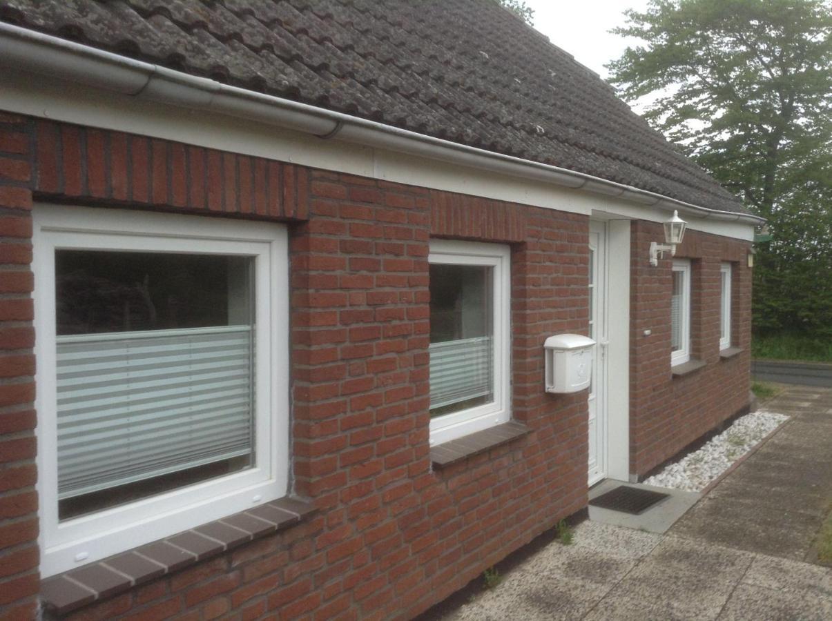 Ferienhaus-Spatzenvilla ลูเบค ภายนอก รูปภาพ
